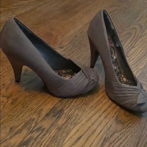 Gray dress heels size 7